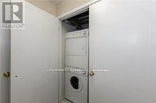 14 - 4861 Half Moon Grove, Mississauga, ON - Indoor Photo Showing Laundry Room