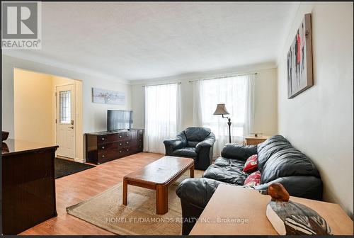 544 First Avenue, Welland, ON - Indoor Photo Showing Living Room