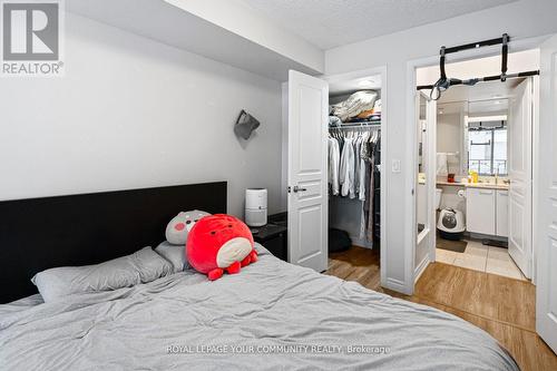 #307 -140 Simcoe St, Toronto, ON - Indoor Photo Showing Bedroom