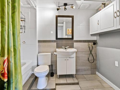 Bathroom - 859 Rue Des Paysans, Sainte-Julie, QC - Indoor Photo Showing Bathroom