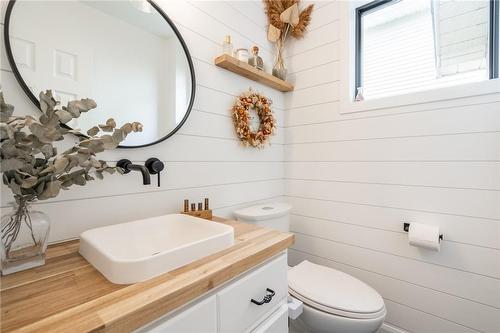 2451 Overton Drive, Burlington, ON - Indoor Photo Showing Bathroom