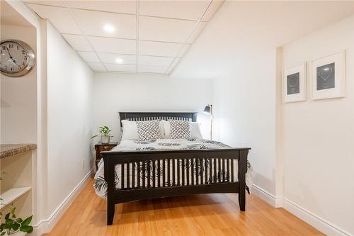 2451 Overton Drive, Burlington, ON - Indoor Photo Showing Bedroom