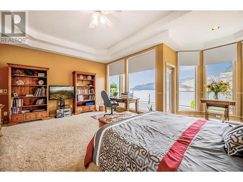 7178 Brent Road N, Peachland, BC - Indoor Photo Showing Bedroom
