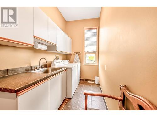 7178 Brent Road N, Peachland, BC - Indoor Photo Showing Laundry Room