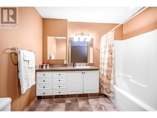 7178 Brent Road N, Peachland, BC - Indoor Photo Showing Bathroom