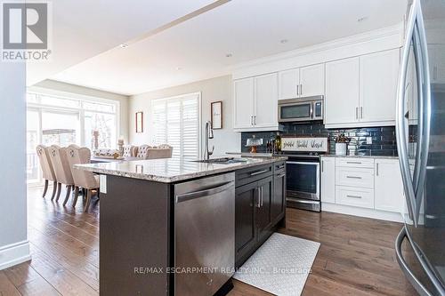 958 Beach Boulevard, Hamilton, ON - Indoor Photo Showing Kitchen With Upgraded Kitchen