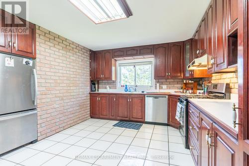 1008 Upper Wellington Street, Hamilton, ON - Indoor Photo Showing Kitchen
