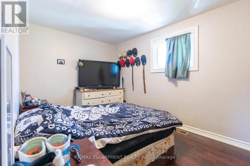 1008 Upper Wellington Street, Hamilton, ON - Indoor Photo Showing Bedroom