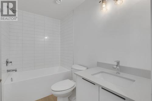 301 Arrowleaf Rise, Coldstream, BC - Indoor Photo Showing Bathroom