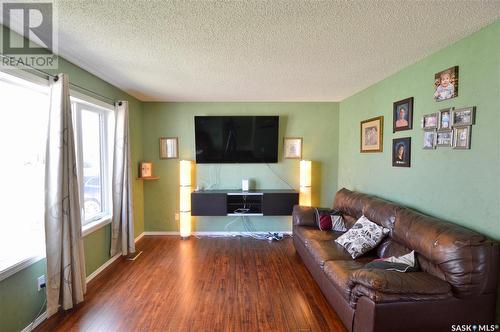 1401 Junor Avenue, Saskatoon, SK - Indoor Photo Showing Living Room