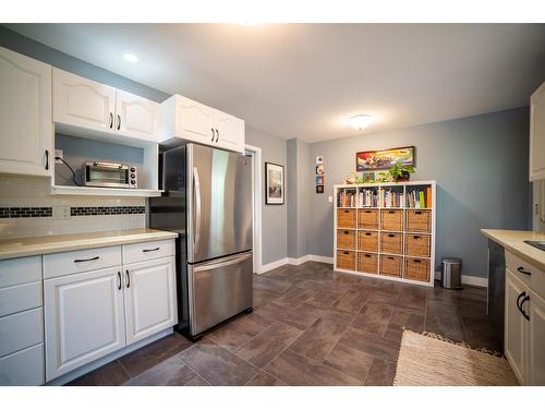 324 Richards Street   W, Nelson, BC - Indoor Photo Showing Kitchen