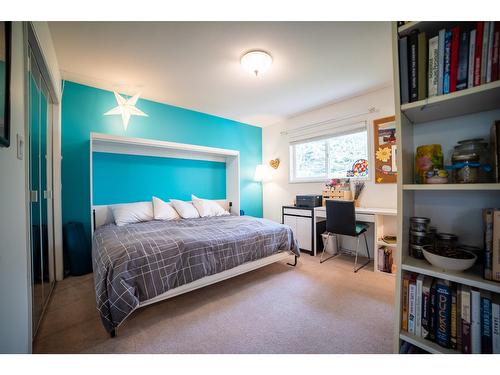 324 Richards Street   W, Nelson, BC - Indoor Photo Showing Bedroom