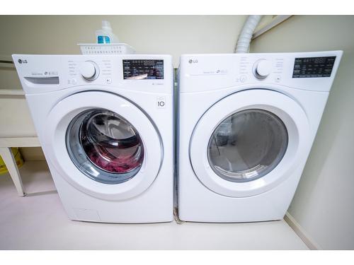 324 Richards Street   W, Nelson, BC - Indoor Photo Showing Laundry Room