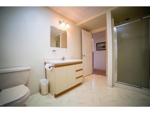 324 Richards Street   W, Nelson, BC - Indoor Photo Showing Bathroom