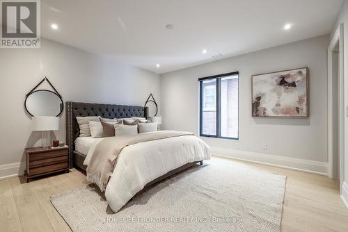 44 Alexandra Boulevard, Toronto, ON - Indoor Photo Showing Bedroom