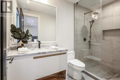 44 Alexandra Boulevard, Toronto, ON - Indoor Photo Showing Bathroom