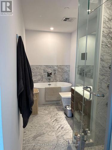 4007 - 488 University Avenue, Toronto, ON - Indoor Photo Showing Bathroom