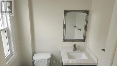 90 Park Road S, Oshawa (Vanier), ON - Indoor Photo Showing Bathroom