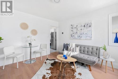 30 Buttonwood Avenue, Toronto, ON - Indoor Photo Showing Living Room