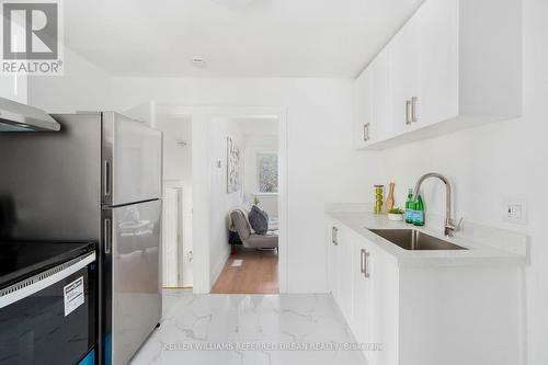 30 Buttonwood Avenue, Toronto, ON - Indoor Photo Showing Kitchen