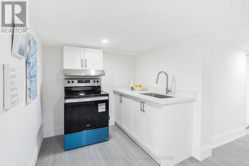 30 Buttonwood Avenue, Toronto, ON - Indoor Photo Showing Kitchen