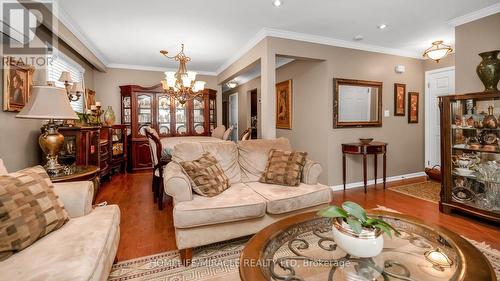 31 Muskoka Avenue, Toronto, ON - Indoor Photo Showing Living Room