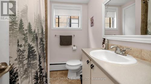 31 Muskoka Avenue, Toronto, ON - Indoor Photo Showing Bathroom