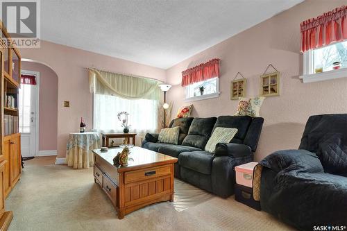 505 College Avenue, Regina, SK - Indoor Photo Showing Living Room