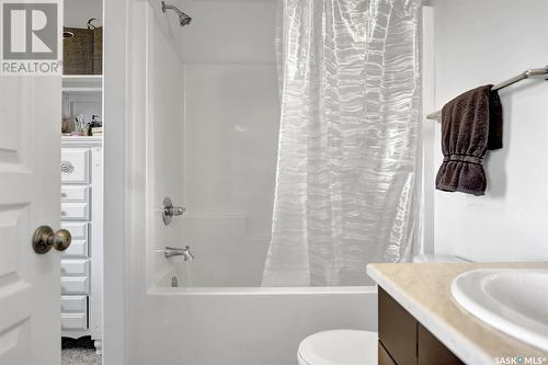 806 Grove Avenue, Saskatchewan Beach, SK - Indoor Photo Showing Bathroom