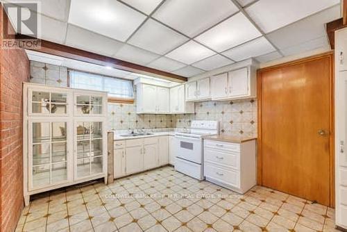 61 Aldred Drive, Scugog, ON - Indoor Photo Showing Kitchen