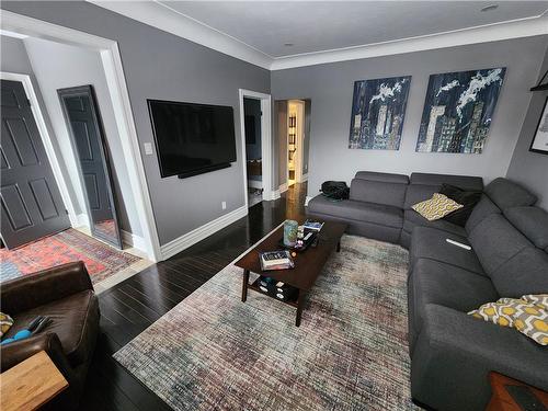 143 Homewood Avenue, Hamilton, ON - Indoor Photo Showing Living Room