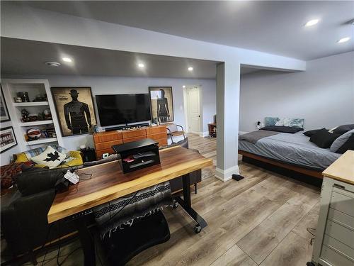 143 Homewood Avenue, Hamilton, ON - Indoor Photo Showing Bedroom