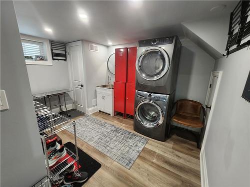 143 Homewood Avenue, Hamilton, ON - Indoor Photo Showing Laundry Room