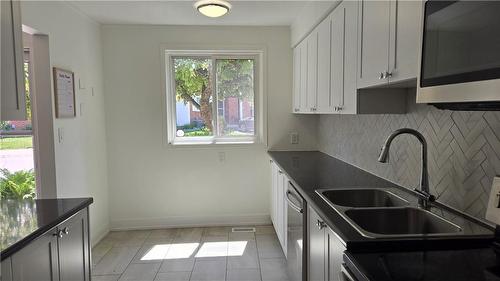 77 Linwell Road|Unit #27, St. Catharines, ON - Indoor Photo Showing Kitchen With Double Sink