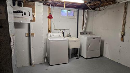 77 Linwell Road|Unit #27, St. Catharines, ON - Indoor Photo Showing Laundry Room