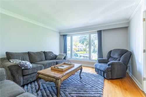 1008 Upper Wellington Street, Hamilton, ON - Indoor Photo Showing Living Room