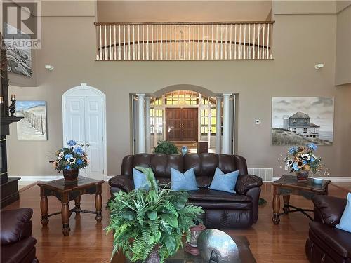 16024 Lakeside Drive, Cornwall, ON - Indoor Photo Showing Living Room