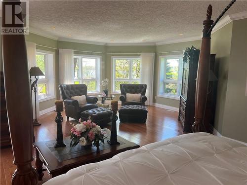 16024 Lakeside Drive, Cornwall, ON - Indoor Photo Showing Living Room