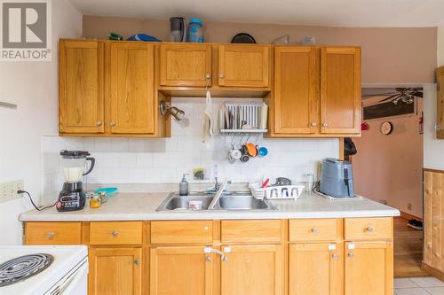 215 Gloucester St, Sault Ste Marie, ON - Indoor Photo Showing Kitchen With Double Sink