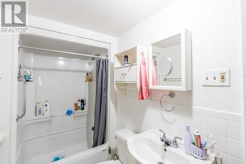 215 Gloucester St, Sault Ste Marie, ON - Indoor Photo Showing Bathroom
