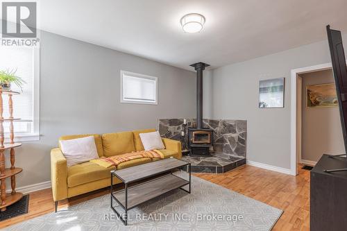 66 Argyle Crescent, St. Catharines, ON - Indoor Photo Showing Living Room