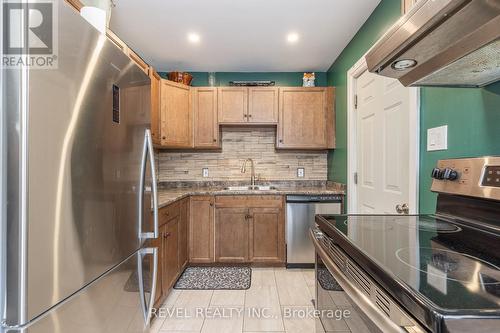 66 Argyle Crescent, St. Catharines, ON - Indoor Photo Showing Kitchen With Double Sink