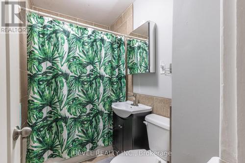 66 Argyle Crescent, St. Catharines, ON - Indoor Photo Showing Bathroom