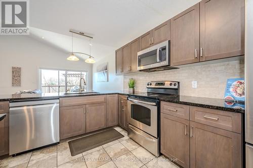 207 Couling Crescent, Guelph, ON - Indoor Photo Showing Kitchen With Stainless Steel Kitchen