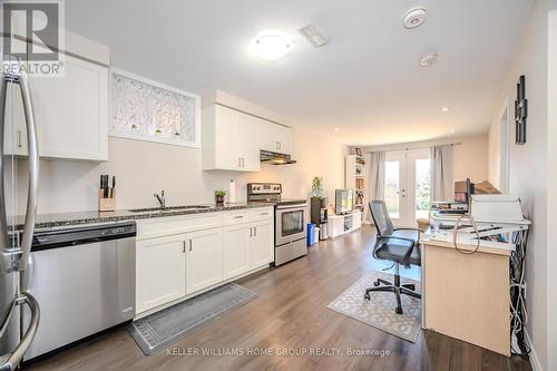 207 Couling Crescent, Guelph, ON - Indoor Photo Showing Kitchen