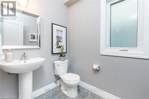 98 Wayside Lane, Southwold (Talbotville), ON - Indoor Photo Showing Bathroom