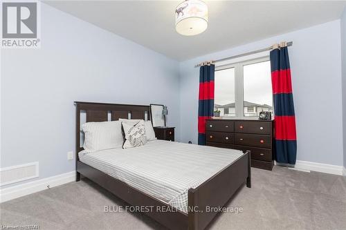 98 Wayside Lane, Southwold (Talbotville), ON - Indoor Photo Showing Bedroom