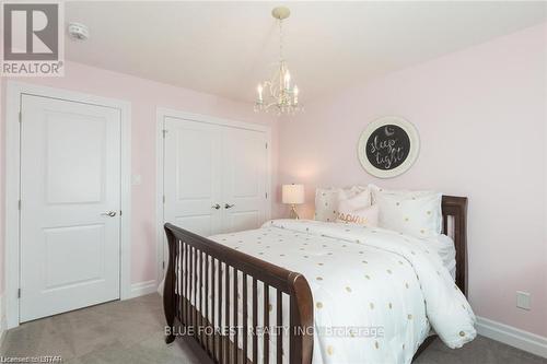 98 Wayside Lane, Southwold (Talbotville), ON - Indoor Photo Showing Bedroom