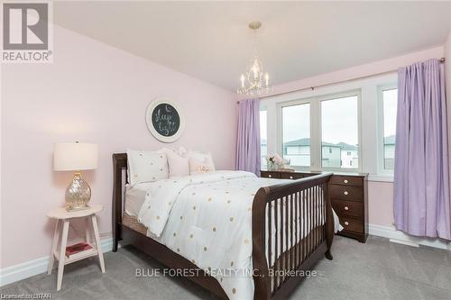 98 Wayside Lane, Southwold (Talbotville), ON - Indoor Photo Showing Bedroom