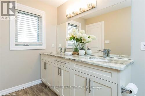 98 Wayside Lane, Southwold (Talbotville), ON - Indoor Photo Showing Bathroom